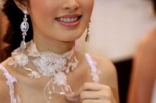 北流人妖皇后(中国富豪娶人妖皇后)