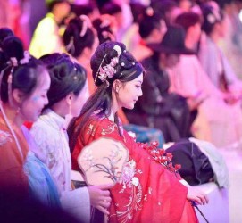 北流汉服模特兼职(想做汉服模特去哪里找)