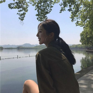 北流私人伴游网带你看到天际，白色盐湖无际，蓝色天空无边